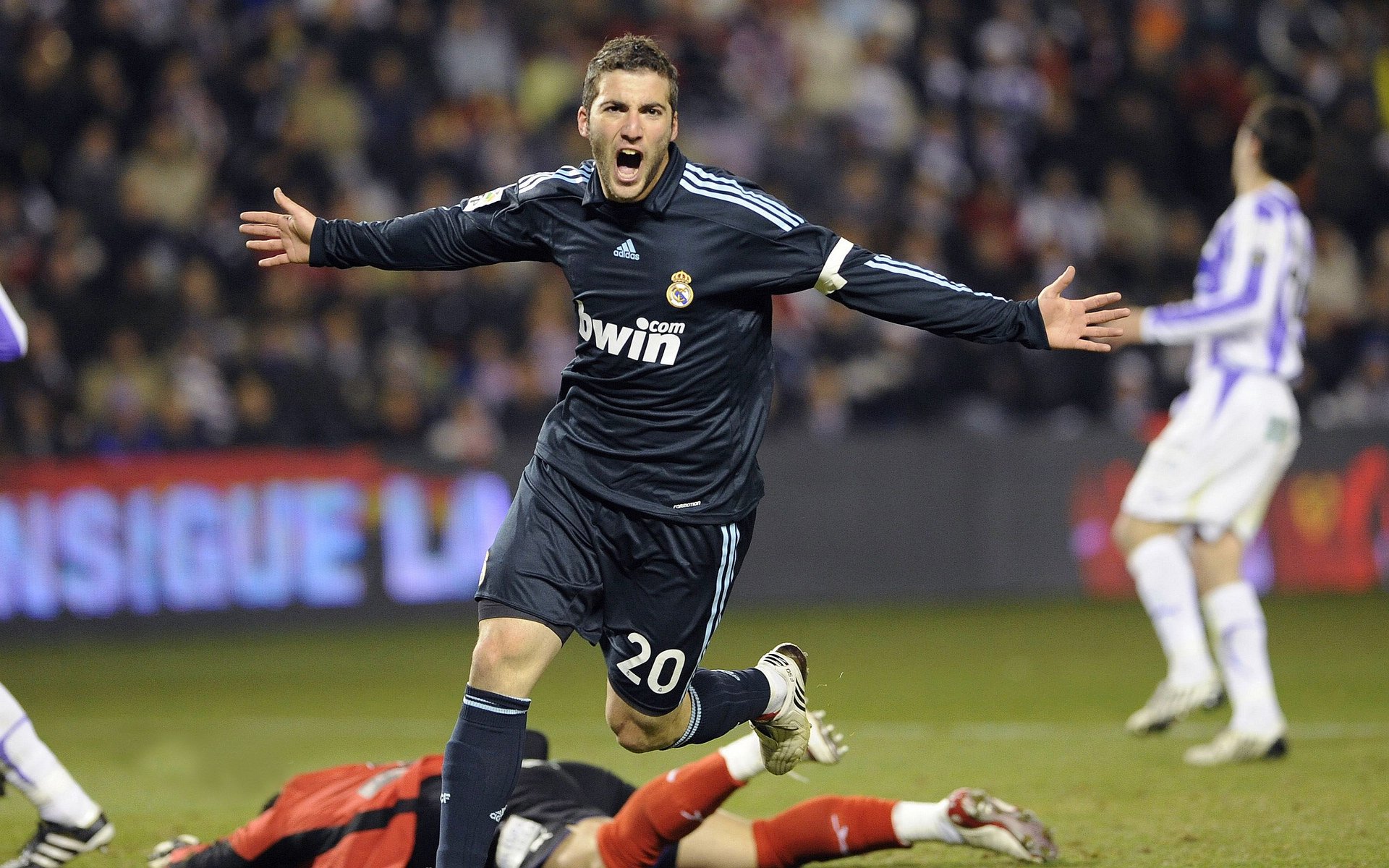 九游中心官网-“西甲明星球员持续爆发，带领球队冲刺”，西甲联赛球星